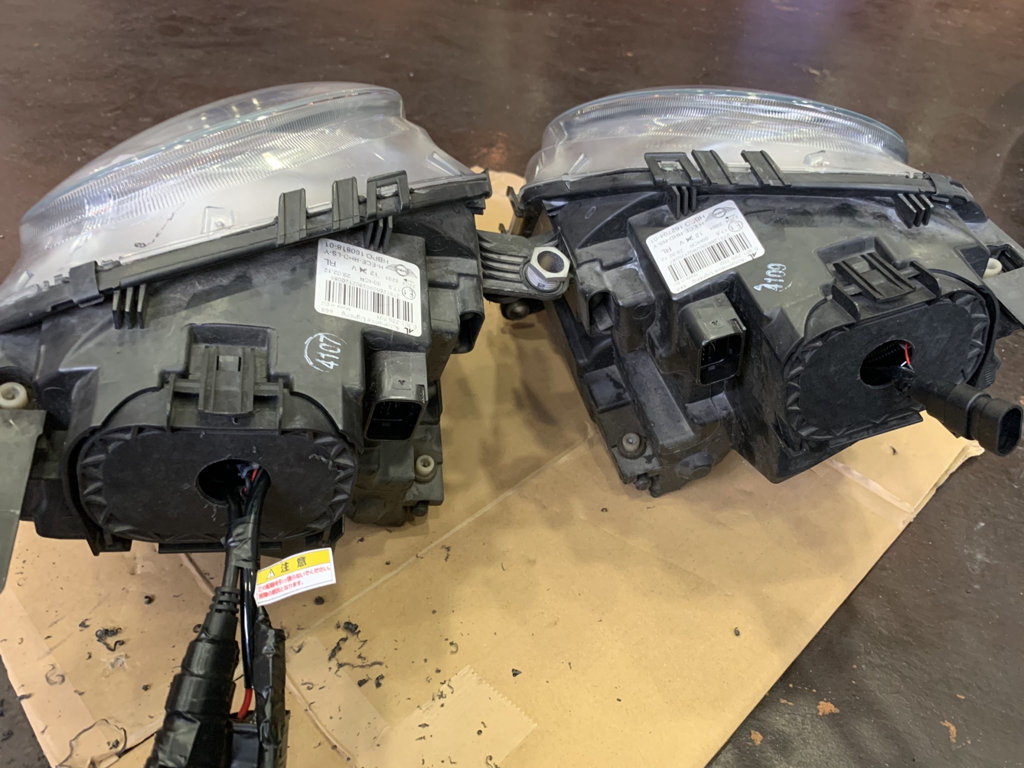 車両整備~ヘッドライト・バルブ交換(ハロゲン→HID) 茨城県つくば市BMW・MINI専門店 JFOLKS 車両整備~ヘッドライト・バルブ交換(ハロゲン→HID) 茨城県つくば市BMW・MINI専門店 JFOLKS